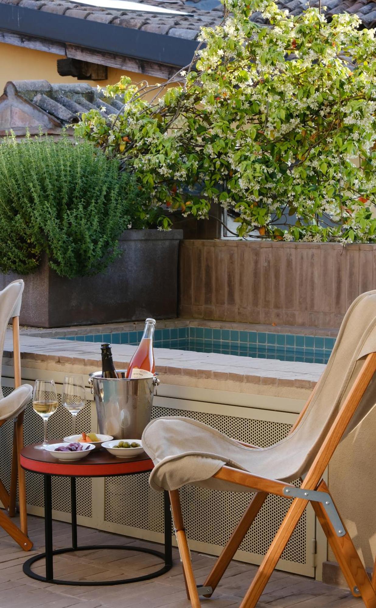 Suite Private Pool,1606123562:JPEG